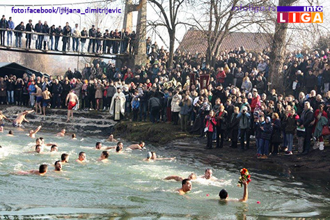 IL-plivanje-za-krst-2018-arilje Siniša prvi doplivao do časnog krsta