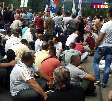 IL-protest-malinari-prijepolje3 Malinari u Prijepolju na protestu i tokom noći