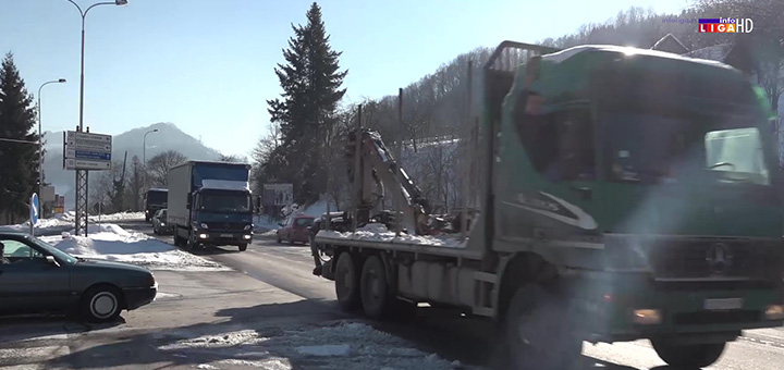 IL-kamion- Božićna vožnja ulicama Ivanjice (VIDEO)