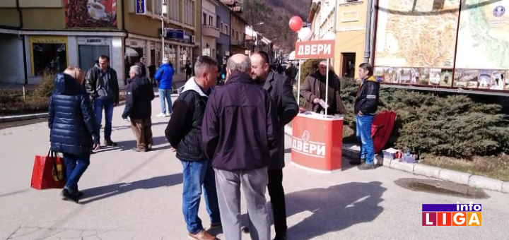 IL-Dveri-potpisivanje-peticije Dveri u centru Ivanjice - potpisivanje peticije (VIDEO)