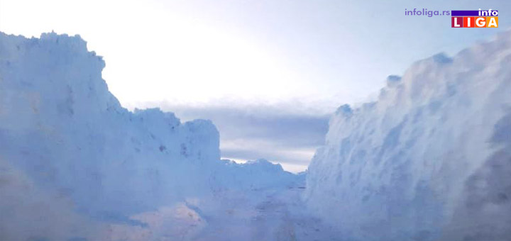 IL-Odvracenica-dva Snežni smetovi na Goliji blokirali put prema Odvraćenici