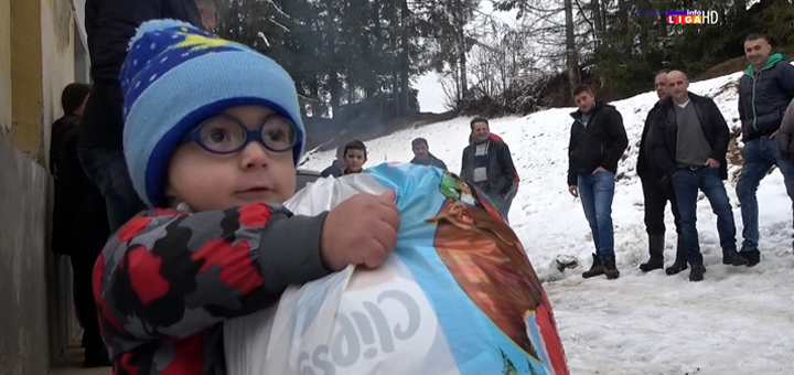 Il-Srednja-reka-skola- Božić Bata obradovao decu u udaljenim ivanjičkim selima (VIDEO)