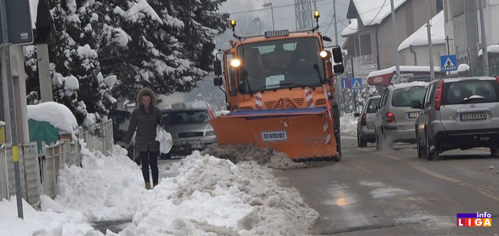 il-ciscenje-snega Sneg u Ivanjici otežava kretanje, ali i rad nadležnih službi (VIDEO)