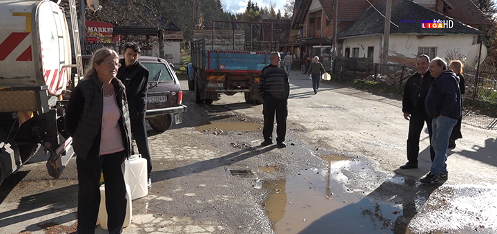 IL-Bratljevo-mestani-voda-problem- Ivanjica: Meštani Bratljeva ogorčeni - voda pod ključem, a slavine suve (VIDEO)