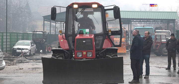 IL-JKP-traktor2 JKP ''Ivanjica'' nabavilo nov savremen traktor za čišćenje i zimsko održavanje (VIDEO)