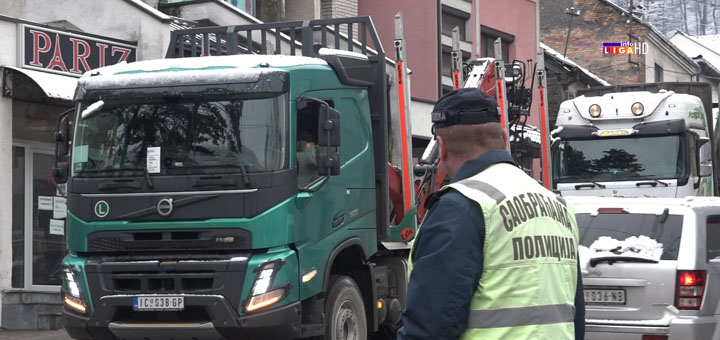 IL-bozic-kamiondzije Svečanim defileom kamiondžije obeležile Božić u Ivanjici (VIDEO)