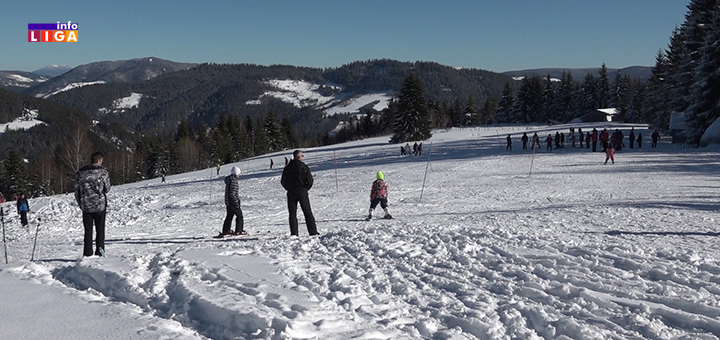 IL-skola-skijanja Deca sa Kosova i Metohije uživaju u zimskim čarima Golije (VIDEO)