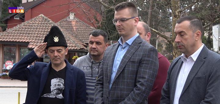 IL-Parandilovic-Ivanjica Srpski pokret Dveri i POKS položili vence na spomenik đeneralu Mihailoviću u Ivanjici (VIDEO)