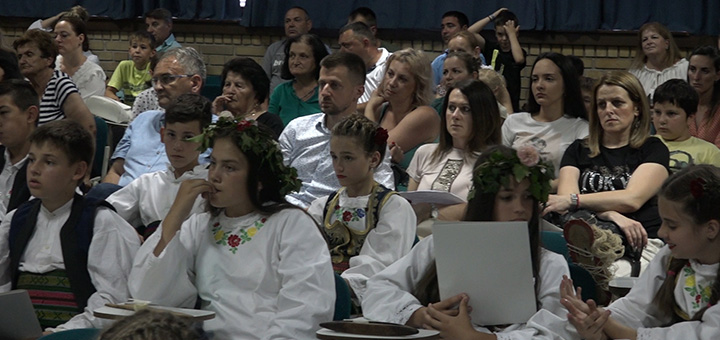 IL-plava-sala- Sjajna promocija knjige ''Pčelojavljenje'' u Domu kulture Ivanjica (VIDEO)