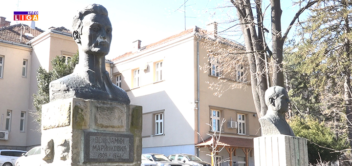 il-venijamin- Sramno: Kukasti krstovi na spomen obeležjima u centru Ivanjice