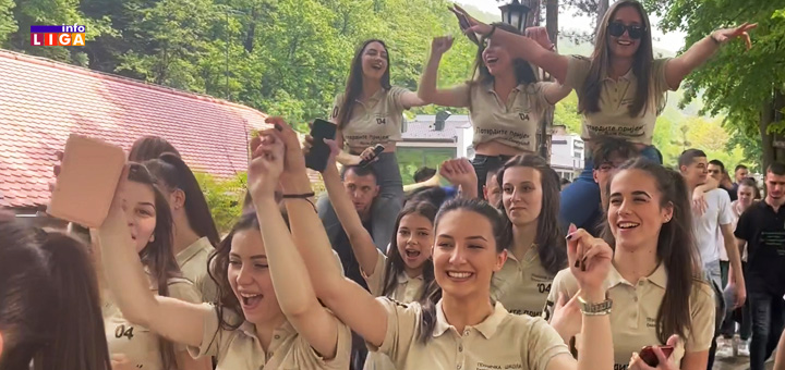 IL-Maturatni-TS-Ivanjica- Maturanti Tehničke škole u Ivanjici uz trubače za kraj (VIDEO)