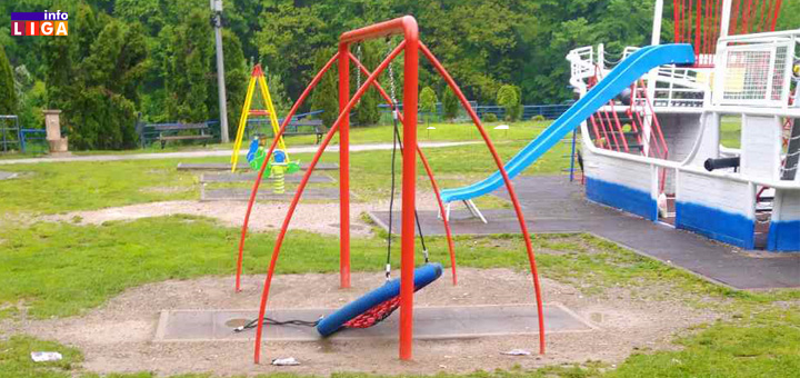 IL-Polomljena-ljuljaska-decije-igraliste Huligani ponovo uništavali mobilijar dečijeg igrališta u gradskom parku (VIDEO)