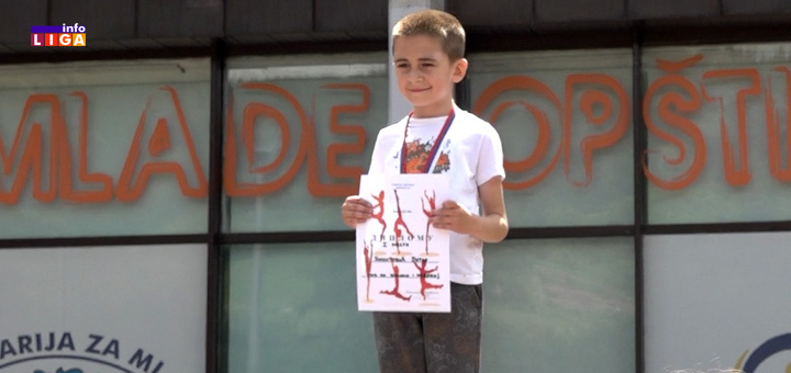 IL-Petar Stotinu mladih gimnastičara pokazalo svoj talenat na trgu u Ivanjici (VIDEO)