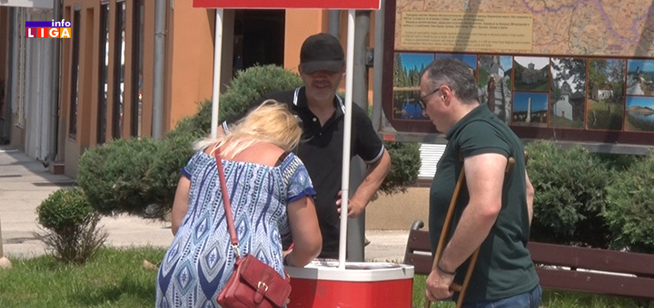 IL-potpisi-Dveri- Dveri u Ivanjici prikupljale potpise podrške za kampanju "Jedna je majka" (VIDEO)