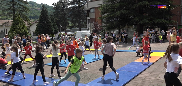 il-gimnasticara- Stotinu mladih gimnastičara pokazalo svoj talenat na trgu u Ivanjici (VIDEO)