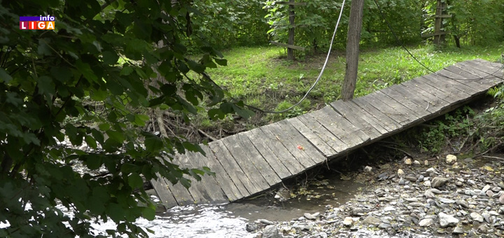 IL-Grabovica-most- Na samo par metara od kuće ne mogu da pređu reku (VIDEO)