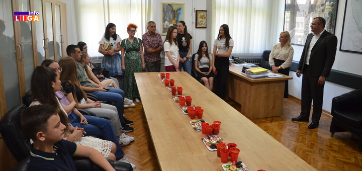 IL-Prijem-kod-predsednika- Opština Ivanjica nagradila četrdeset najboljih učenika (VIDEO)