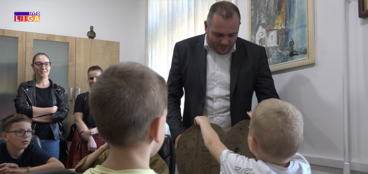 IL-Decija-nedelja-prijem-kod-predsednika- Dečija nedelja: Mališani u poseti predsedniku opštine Ivanjica (VIDEO)