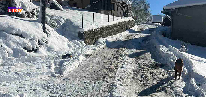 il-tangovljeva-ulica-1-2 Vozači oprez! Zbog leda na kolovozu auto završio prevrnut pored puta