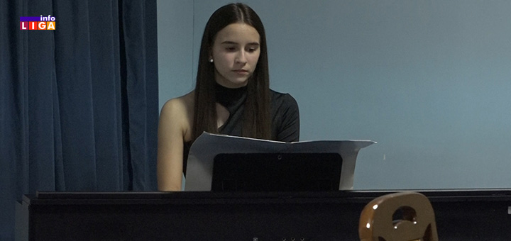 il-klavir2 Mladi Ivanjičani pokazali svoje talente na muzičkoj večeri u Domu kulture (VIDEO)