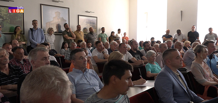 il-slika2 Predstavnici Ministarstva građevinarstva u Arilju prezentovali Nacrt prostornog plana auto-puta Požega-Boljare (VIDEO)