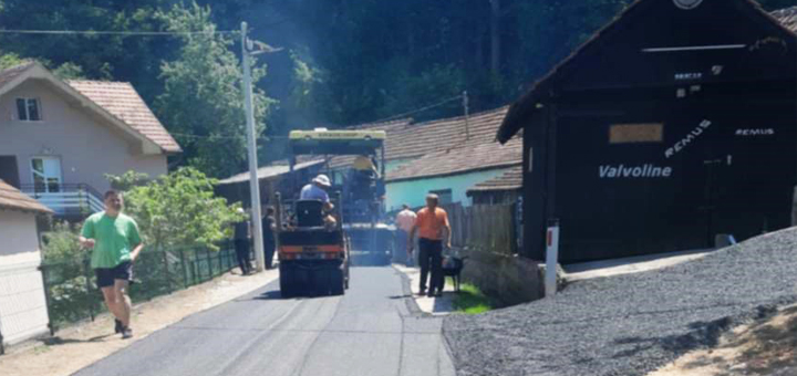 IL-Lucani-dva-asfaltiranje Započelo asfaltiranje putnih pravaca u Lučanima