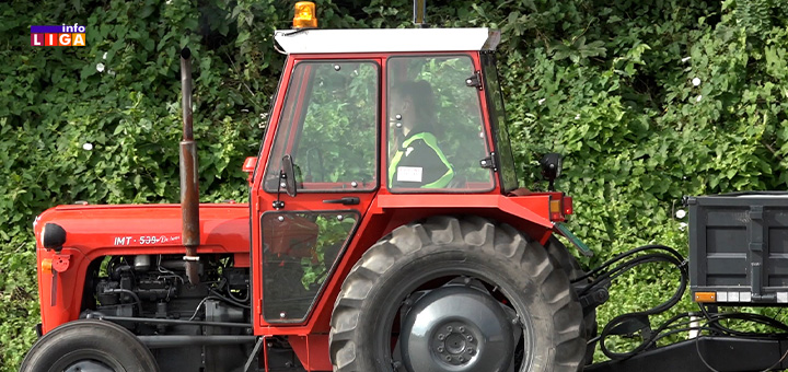 il-traktor2 Za Saru iz Ivanjice nema prepreka - od malih nogu za volanom traktora (VIDEO)