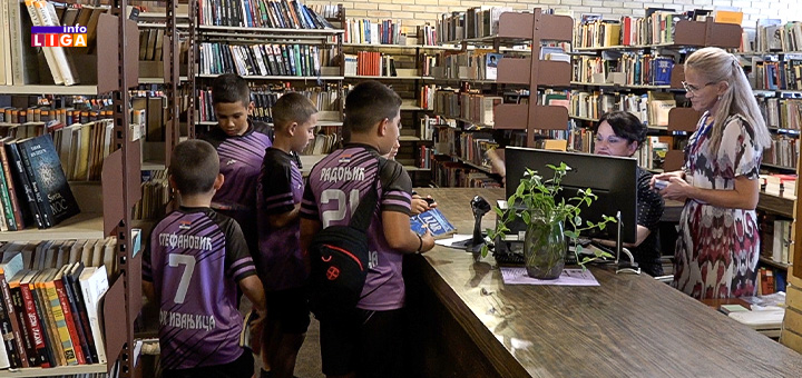 IL-OFK-u-biblioteci-2 Dečaci iz OFK ''Ivanjica'' novi članovi ivanjičke biblioteke (VIDEO)