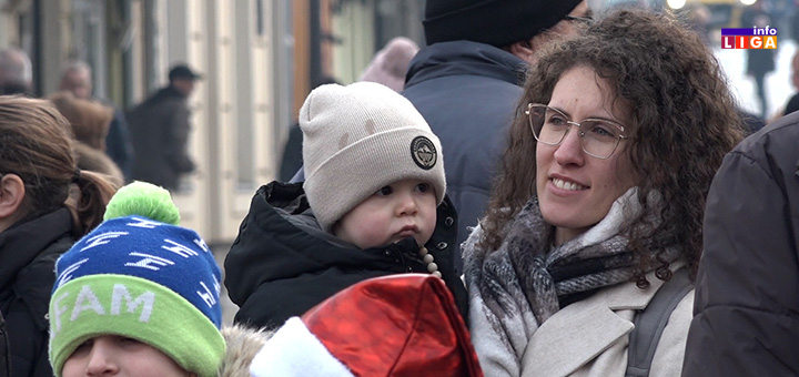 IL-bozicni-bazar2 Održan Novogodišnji humanitarni bazar u Ivanjici (VIDEO)