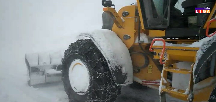 IL-sneg-cistac Putevi prohodni, kretanje otežano, sneg na Goliji pola metra (VIDEO)