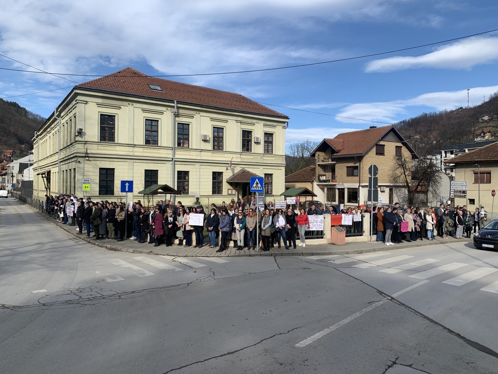 image00002 Maturanti i prosvetari zajedno u štrajku: Obustavljena nastava u više škola u Ivanjici (VIDEO)