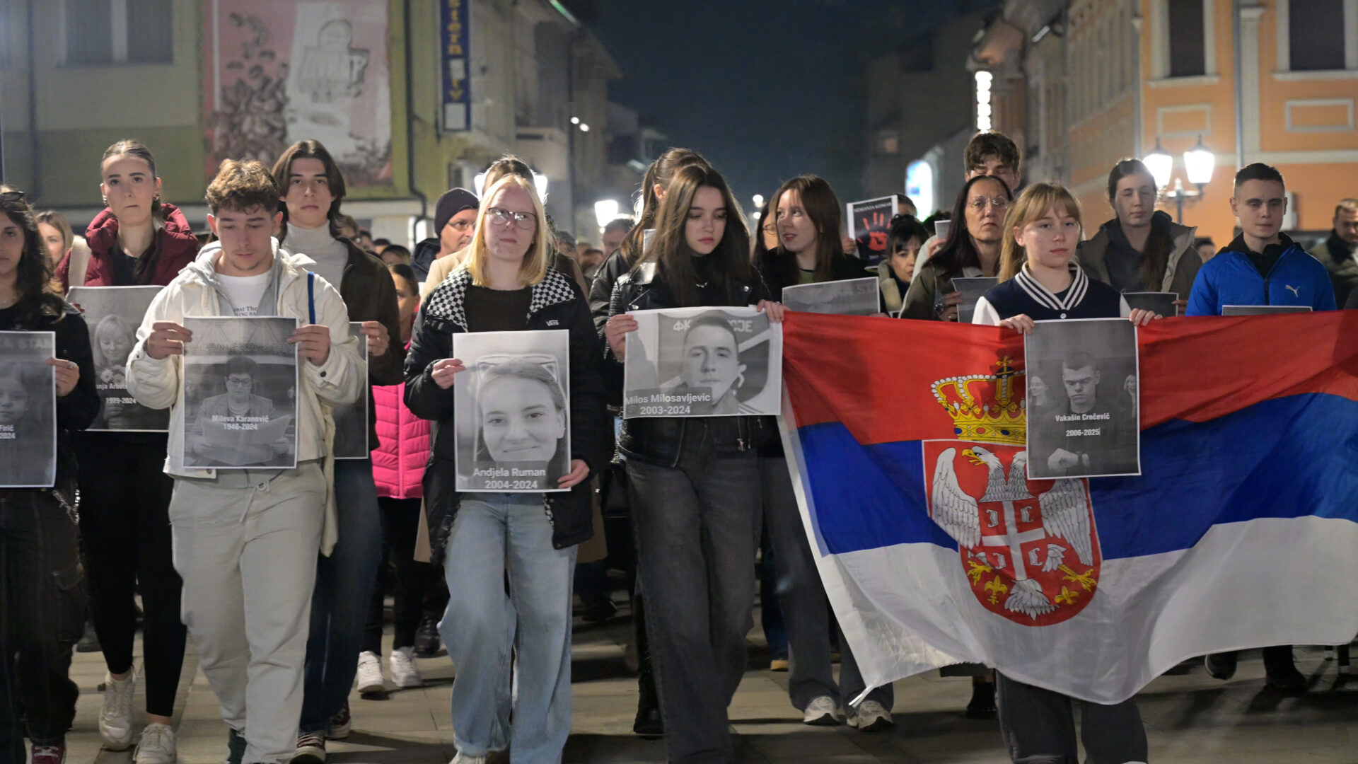DSC_0345.MOV.00_00_04_14.Still001 Sećanje na žrtve tragedije u Novom Sadu: Ivanjica obeležila godišnjicu šesnaestominutnom ćutnjom (VIDEO)