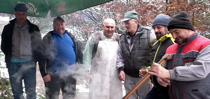 IL-Svinjokolj-Ivanjica Duh 29. novembra živi u kotlićima, pesmi i mirisu čvaraka (VIDEO)