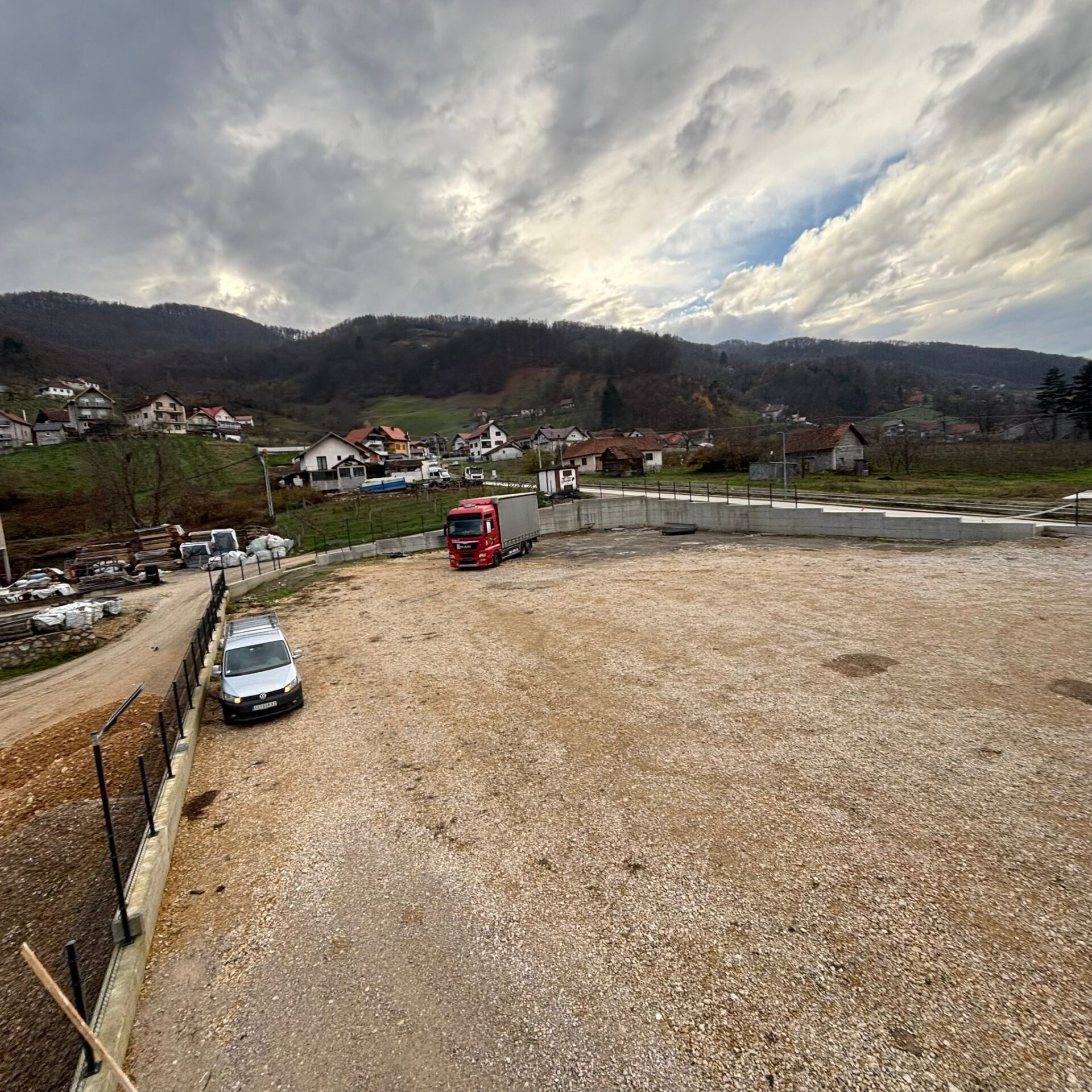 IMG-20251121-WA0012 Izdaje se plac u industrijskoj zoni na Senjaku