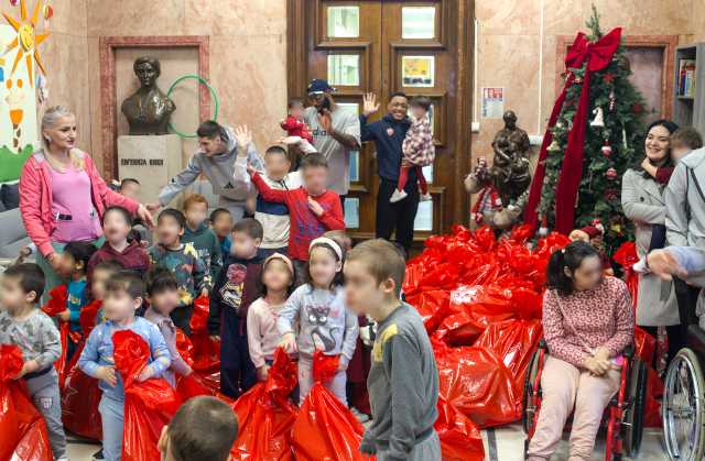 1 Više od 200 paketića za najmlađe: Nastavlja se humanitarna akcija Fondacije Meridian i Crvene zvezde