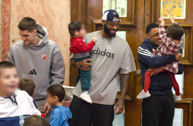 Naslovna-fotografija-CSR Više od 200 paketića za najmlađe: Nastavlja se humanitarna akcija Fondacije Meridian i Crvene zvezde