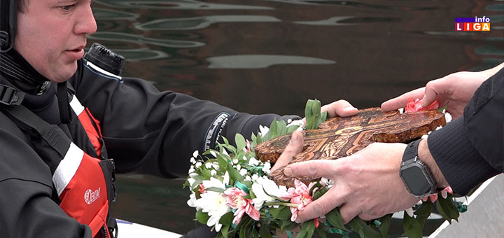 IL-plivanje-za-casni-krst-Budozelja3 Aleksandra Ćurčić prva doplivala do Časnog krsta u Budoželji (VIDEO)