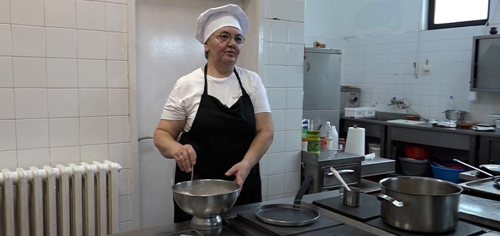 IL-Jovanka-Bogdanovic Pogledajte gde se jede samo ono što priroda daje a Jovanka znalački sprema (VIDEO)