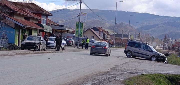IL-Saobracajna-nezgoda-Ivanjica-naslovna- Saobraćajna nezgoda na ulazu u Ivanjicu (VIDEO)