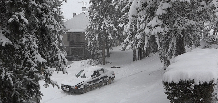 IL-Sneg-Kusici-1 Sneg u Ivanjici: Ekipe na terenu, putevi i gradske saobraćajnice se čiste (VIDEO)