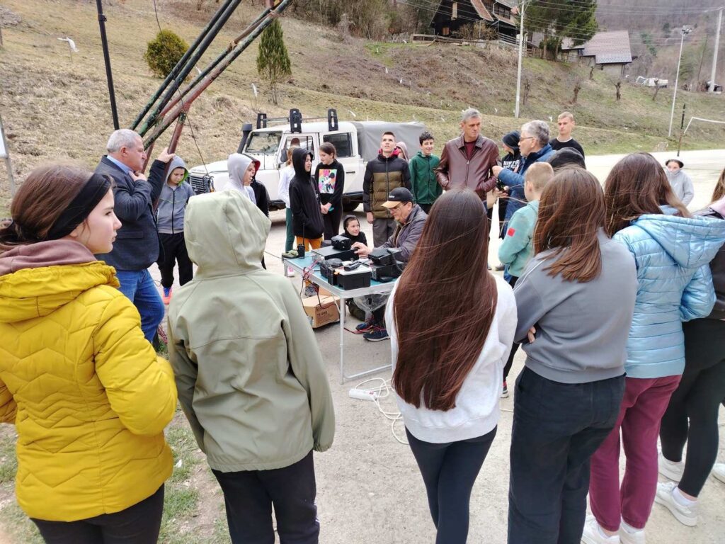 660305481_916696137661094_4301301082743841283_n-1024x768 Promocija radio-amaterskog hobija u ivanjičkom kraju