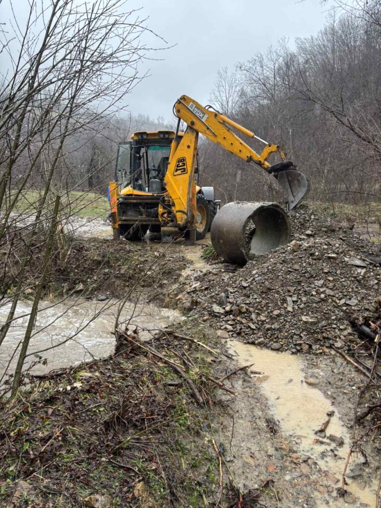 IL-Masine-na-terenu-768x1024 Poplave se smiruju, ali šteta tek izlazi na videlo (VIDEO)