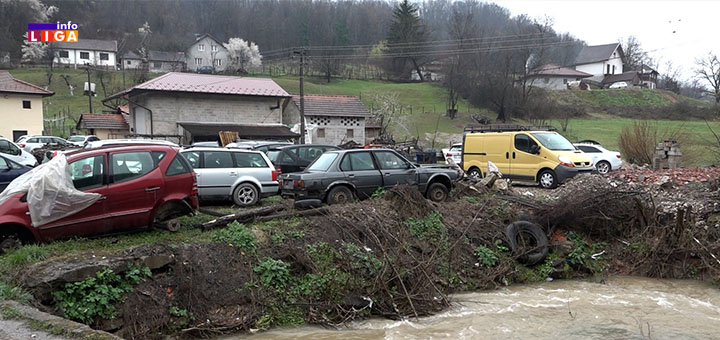 IL-izlivanje-reke-3 Porast vodostaja Moravice na pojedinim delovima kritično (VIDEO)