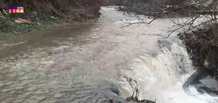 IL-izlivanje-reke Porast vodostaja Moravice na pojedinim delovima kritično (VIDEO)